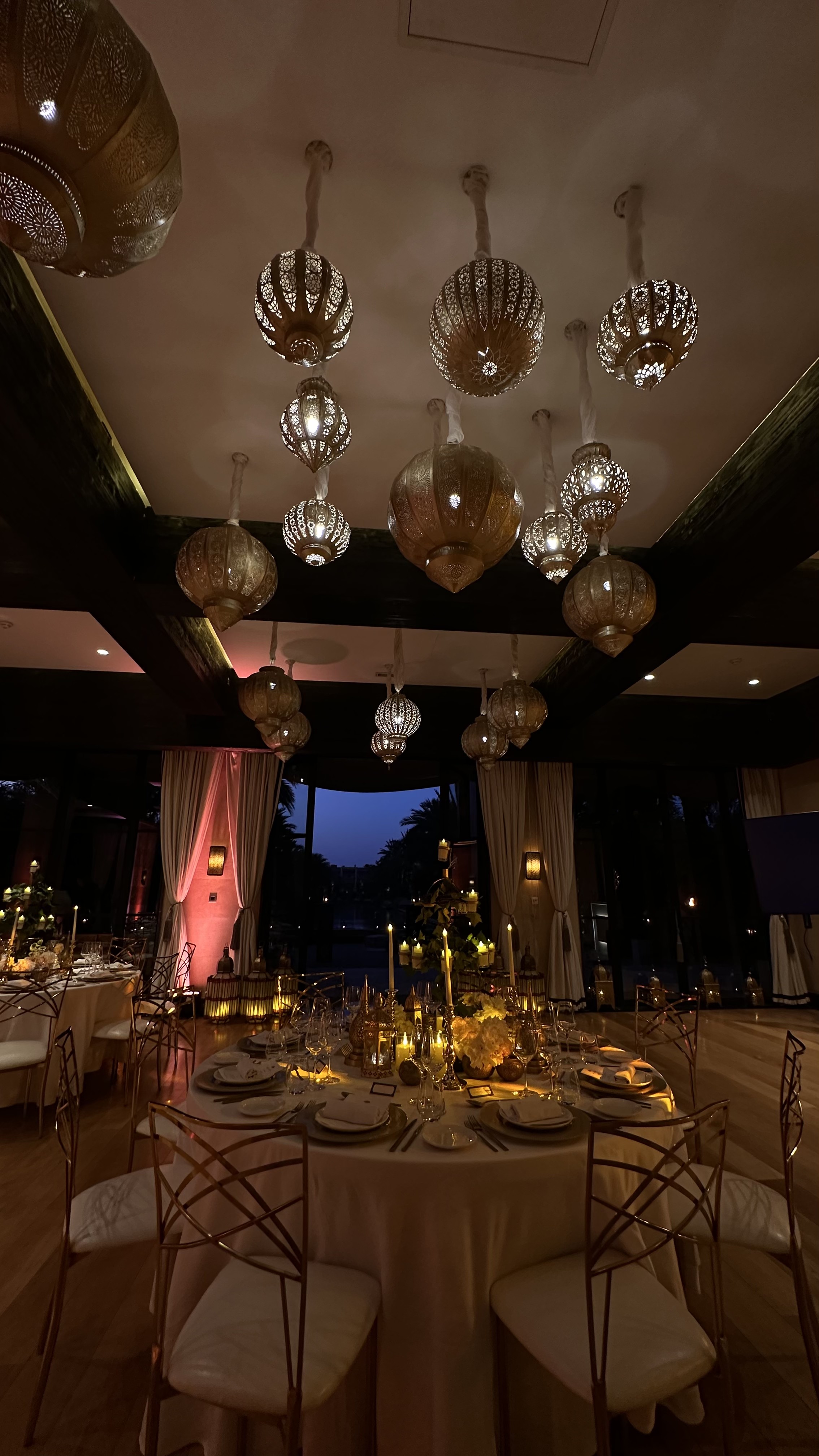 One Thousand and One Nights soirée at the Mandarin Oriental Marrakech — clouds of pierced brass lanterns, candlelit tablescapes and gold accents, produced by SBAI Events Production