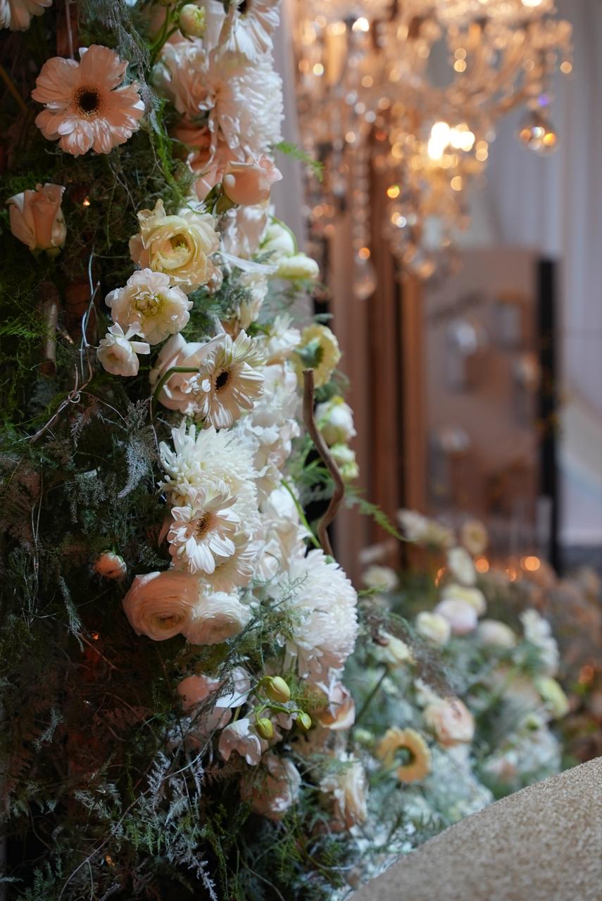 Luxury wedding at Palace Layali in Casablanca — floral installations, candlelight and refined tablescapes, produced by SBAI Events Production