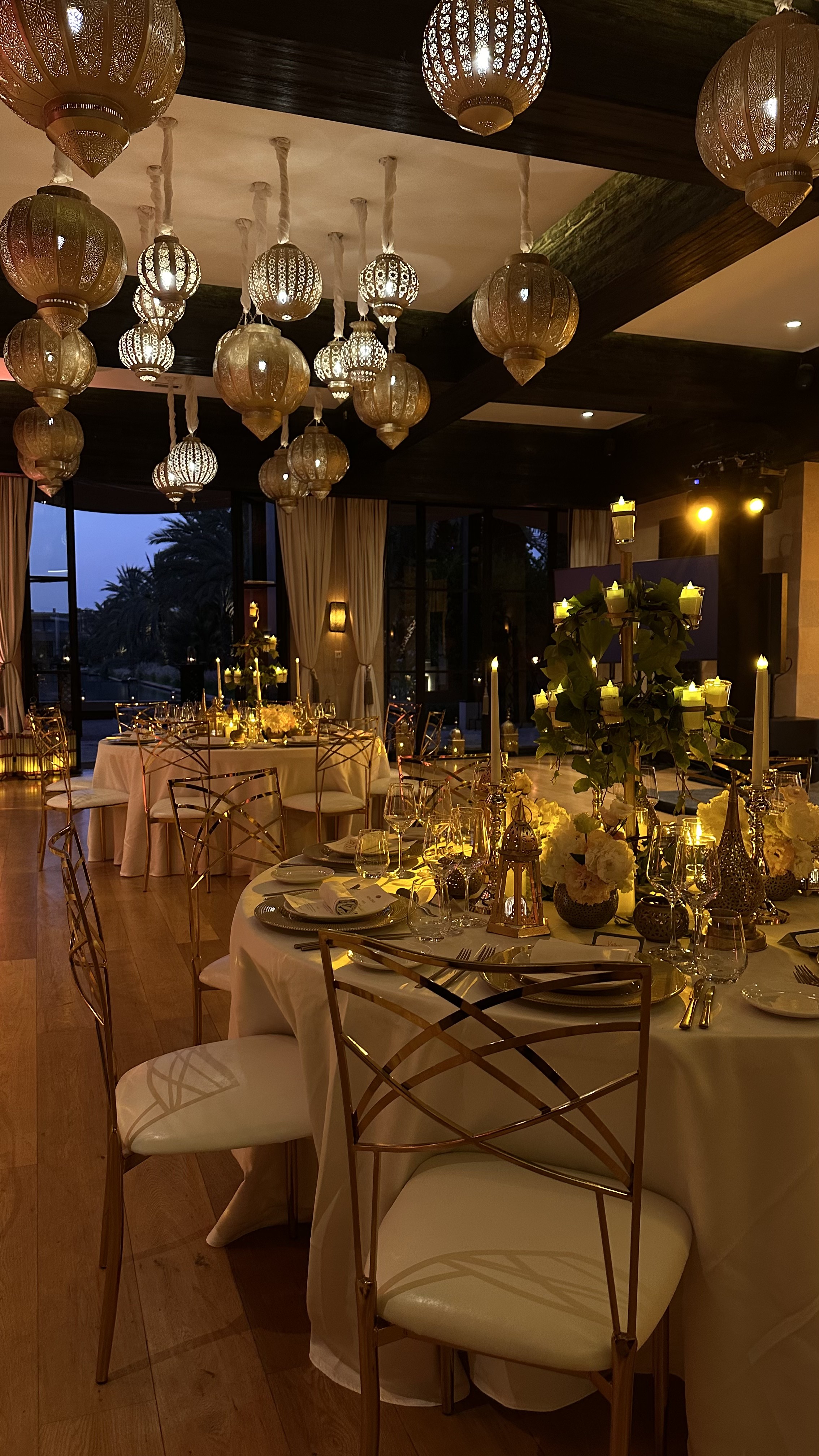 One Thousand and One Nights soirée at the Mandarin Oriental Marrakech — clouds of pierced brass lanterns, candlelit tablescapes and gold accents, produced by SBAI Events Production