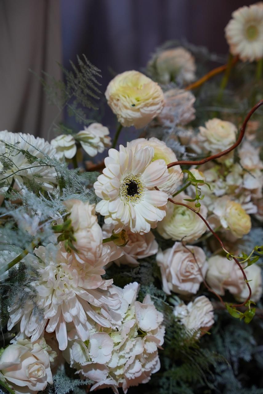 Luxury wedding at Palace Layali in Casablanca — floral installations, candlelight and refined tablescapes, produced by SBAI Events Production