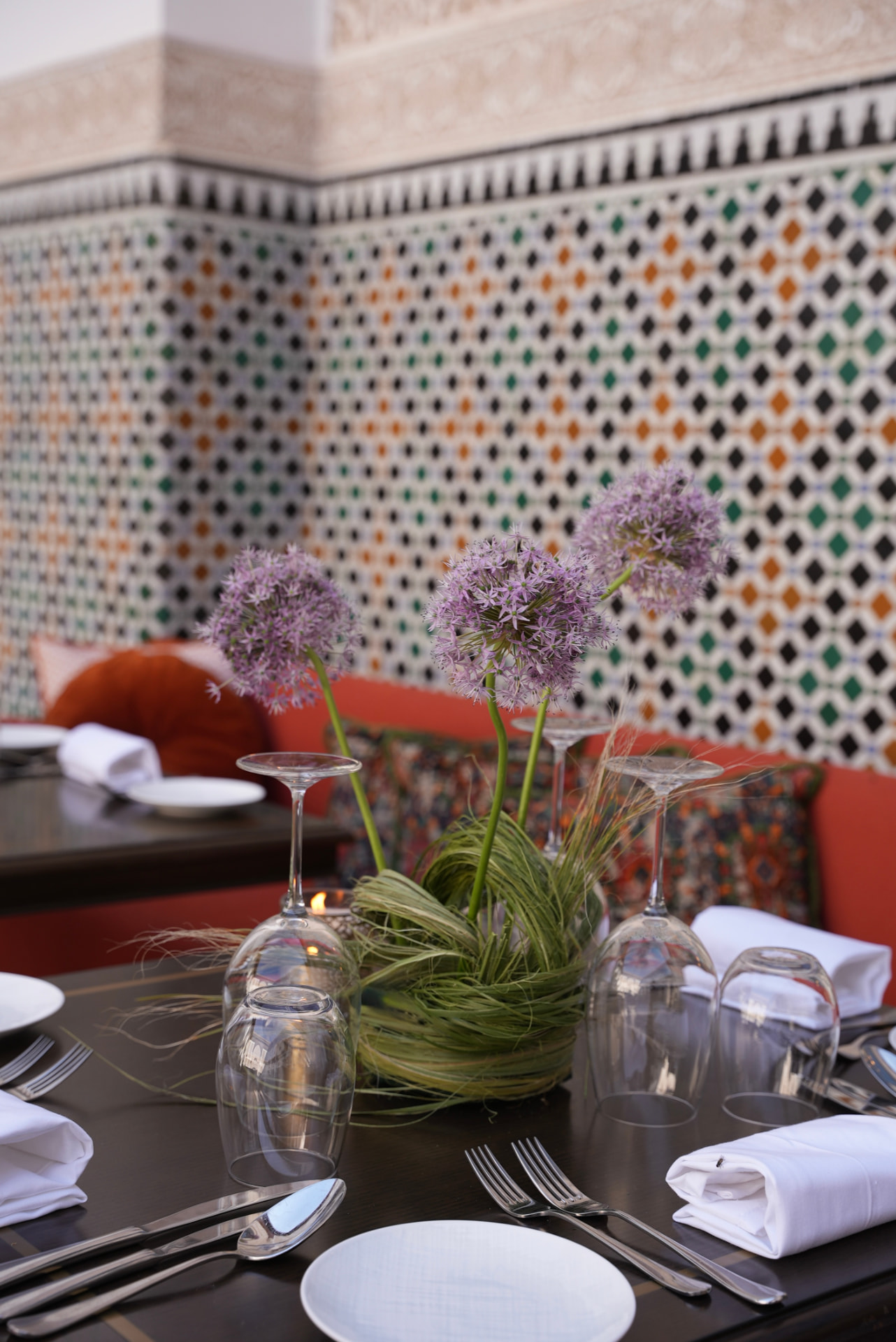 Gala Dinner Vegetal Garden at the patio of the Oberoi Marrakech — purple vanda orchids and anthuriums on white plinths above the emerald reflecting pool, ivory lounges and brass lanterns, produced by SBAI Events Production